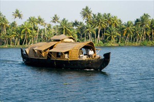 Kerala Backwaters - Tourist Attraction Iin Kerala India